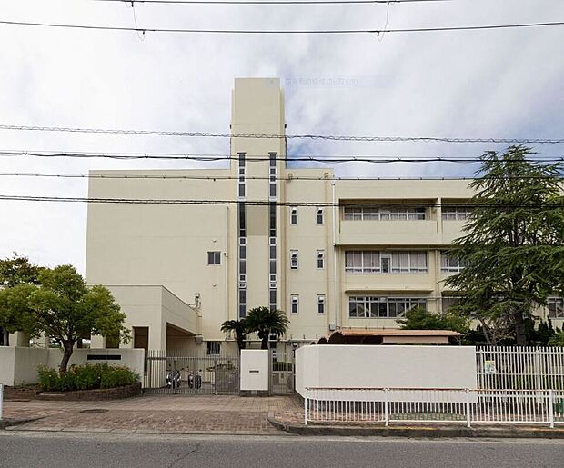 四條畷市立四條畷西中学校(約1,100m)