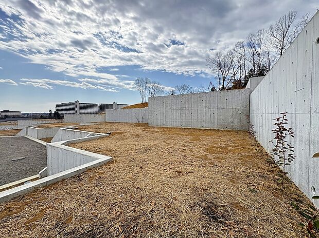 【129区画】ただ「住まう」だけではございません。気持ちよく住んで欲しい気持ちを込めて…。お住いの事、住まう街の事、お金の事、何でもご相談下さいませ。