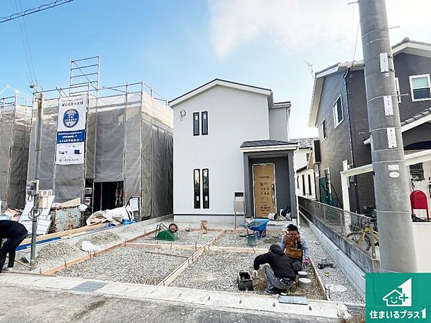 周辺は落ち着いた街並みの住宅地！子育てがしやすい住環境です！まだ未完成ですが、現地でしかわからない事もございます。是非一度ご覧ください。