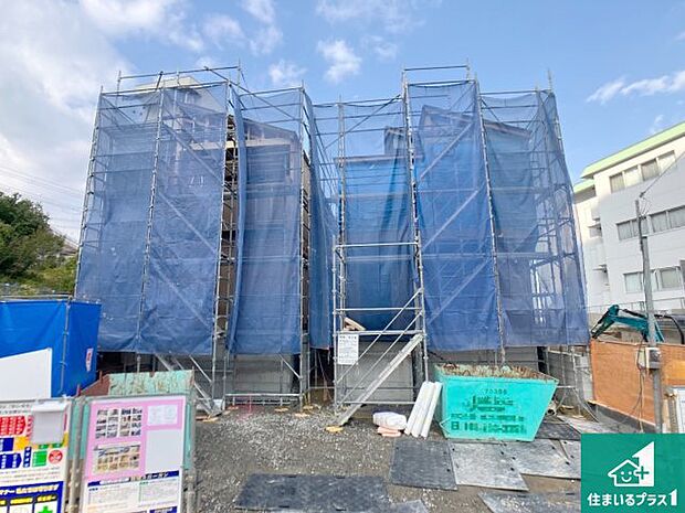 周辺は落ち着いた街並みの住宅地！子育てがしやすい住環境です！まだ未完成ですが、現地でしかわからない事もございます。是非一度ご覧ください。