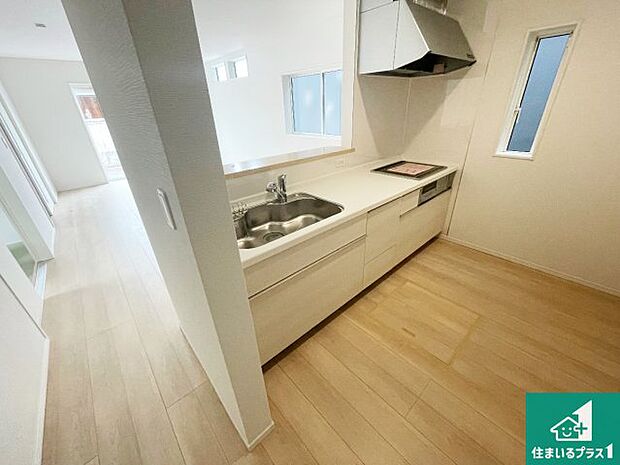 子供を見守りながらお料理が出来るため家族のコミュニケーションか増えます♪スペースが広く確保されている為お子様が大きくなったときは一緒に料理を楽しめます♪