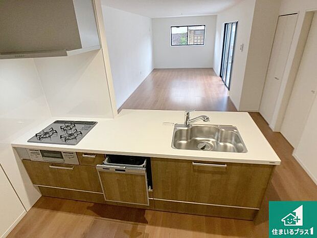 子供を見守りながらお料理が出来るため家族のコミュニケーションか増えます♪スペースが広く確保されている為お子様が大きくなったときは一緒に料理を楽しめます♪