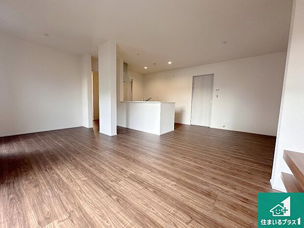 子供を見守りながらお料理が出来るため家族のコミュニケーションか増えます♪スペースが広く確保されている為お子様が大きくなったときは一緒に料理を楽しめます♪