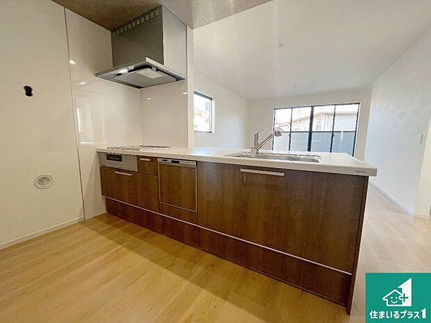 子供を見守りながらお料理が出来るため家族のコミュニケーションか増えます♪スペースが広く確保されている為お子様が大きくなったときは一緒に料理を楽しめます♪