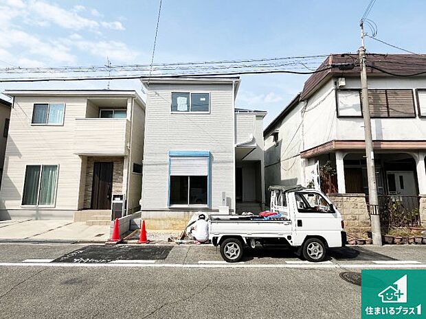 周辺は落ち着いた街並みの住宅地！子育てがしやすい住環境です！まだ未完成ですが、現地でしかわからない事もございます。是非一度ご覧ください。