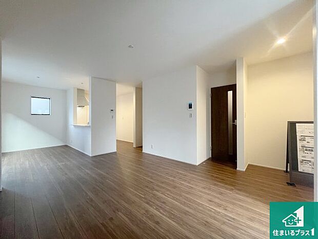 子供を見守りながらお料理が出来るため家族のコミュニケーションか増えます♪スペースが広く確保されている為お子様が大きくなったときは一緒に料理を楽しめます♪