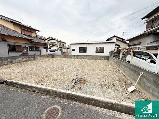 周辺は落ち着いた街並みの住宅地！子育てがしやすい住環境です！まだ未完成ですが、現地でしかわからない事もございます。是非一度ご覧ください。