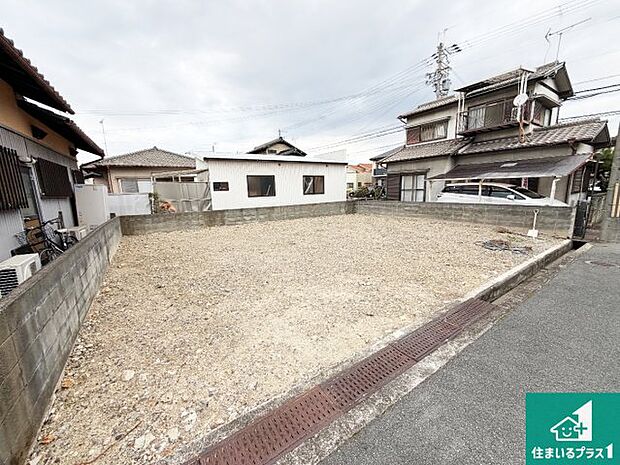 周辺は落ち着いた街並みの住宅地！子育てがしやすい住環境です！まだ未完成ですが、現地でしかわからない事もございます。是非一度ご覧ください。