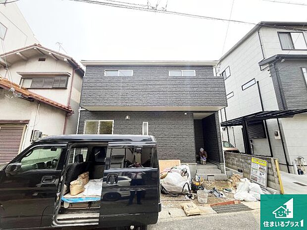 周辺は落ち着いた街並みの住宅地！子育てがしやすい住環境です！まだ未完成ですが、現地でしかわからない事もございます。是非一度ご覧ください。