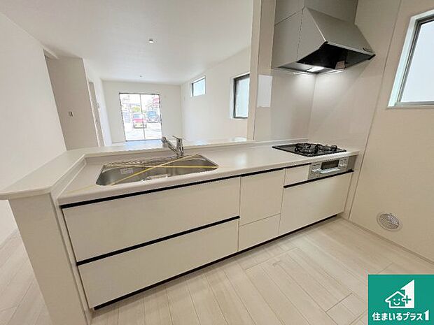 周辺は落ち着いた街並みの住宅地！子育てがしやすい住環境です！まだ未完成ですが、現地でしかわからない事もございます。是非一度ご覧ください。