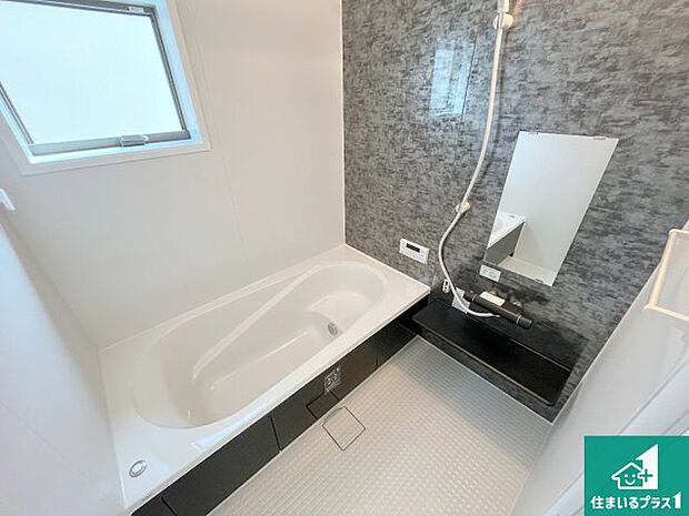 周辺は落ち着いた街並みの住宅地！子育てがしやすい住環境です！まだ未完成ですが、現地でしかわからない事もございます。是非一度ご覧ください。