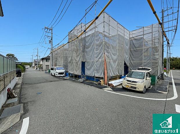 周辺は落ち着いた街並みの住宅地！子育てがしやすい住環境です！まだ未完成ですが、現地でしかわからない事もございます。是非一度ご覧ください。