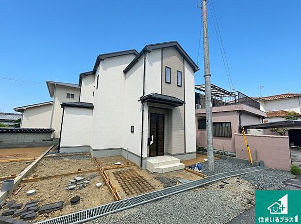 周辺は落ち着いた街並みの住宅地！子育てがしやすい住環境です！まだ未完成ですが、現地でしかわからない事もございます。是非一度ご覧ください。