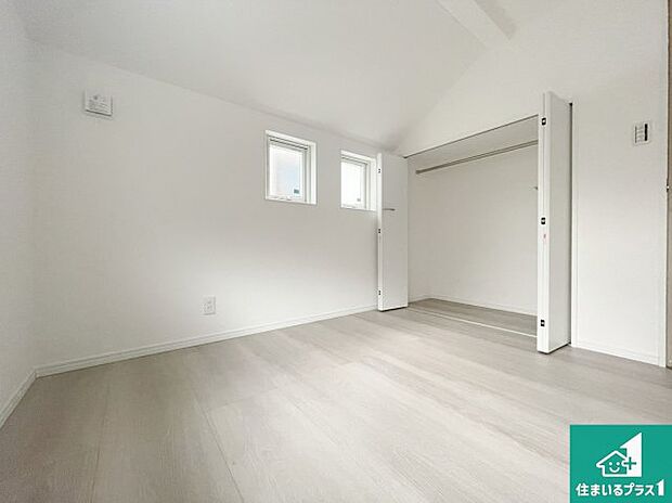 【洋室】収納スペースが充実しているので子供の成長に合わせてたくさん収納ができます!家族構成に合わせた様々な活用ができる収納!