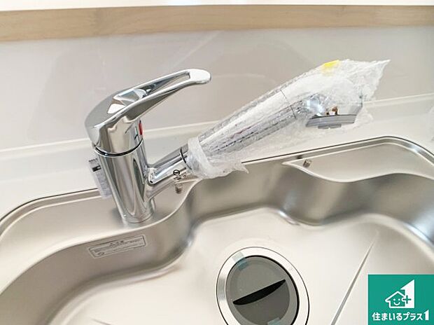 【キッチン水栓】浄水器を内蔵!炊飯時、お茶を作る時に安心してお水を使えます!お湯と冷水、浄水と原水、シャワーの切替えもワンタッチです!