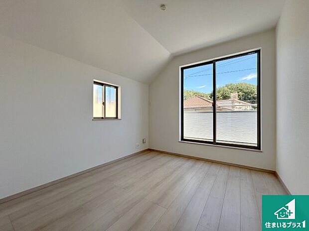 【洋室】シンプルな洋室は、自分好みのインテリアが楽しめます♪ご家族とインテリアや家具を選びに行くのは新築購入時の醍醐味の一つです。ぜひお楽しみください♪