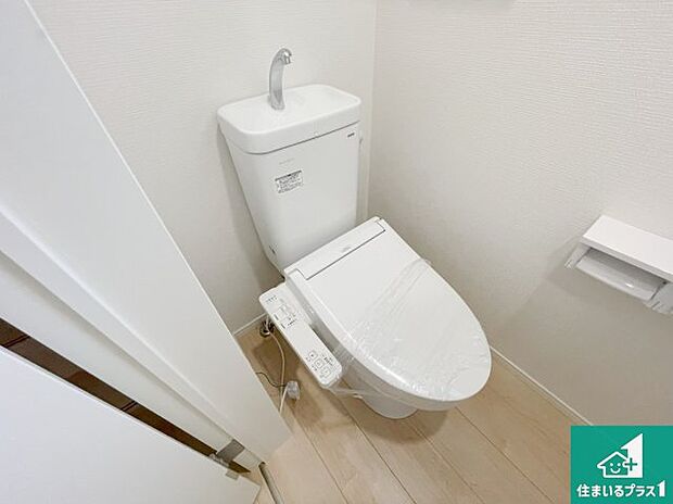 【トイレ】1・2階の2ヶ所にあるので、朝の忙しい時間の順番待ちもなく、深夜の利用にも大変便利です。