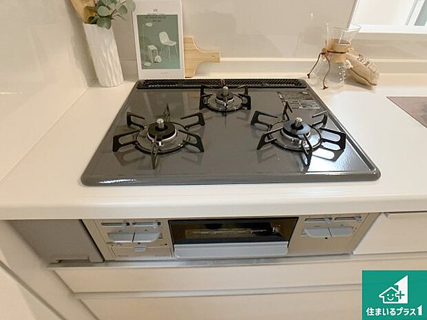 【コンロ】ダブル高火力Siセンサー付きコンロ!3口あるので、まとめて料理をする時も大活躍!