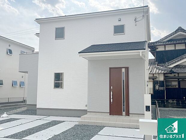 【外観】安心の10年保証!外観を美しく保ち、雨水で汚れを落とします!気になることがありましたら、お気軽にお問い合わせください!