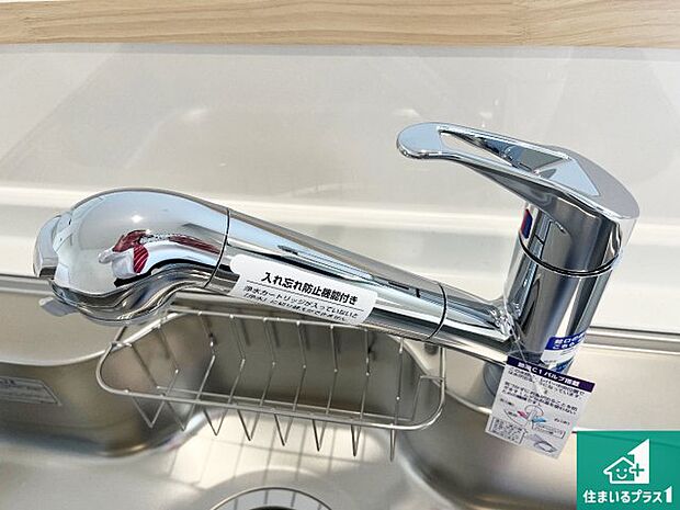 【キッチン水栓】浄水器を内蔵!炊飯時、お茶を作る時に安心してお水を使えます!お湯と冷水、浄水と原水、シャワーの切替えもワンタッチです!