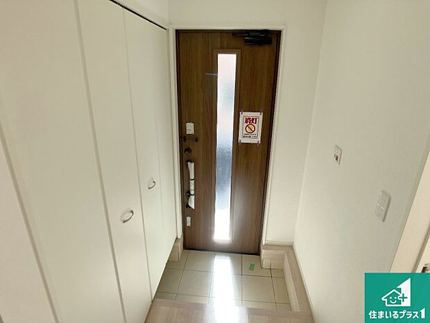 【玄関】シューズボックスにはたくさんの靴が収納できるので玄関周りはいつもスッキリ!ご家族が増えても安心!