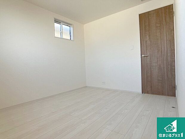 【洋室】収納スペースが充実しているので子供の成長に合わせてたくさん収納ができます!家族構成に合わせた様々な活用ができる収納!