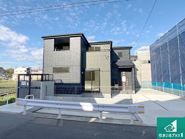 【外観】安心の10年保証!外観を美しく保ち、雨水で汚れを落とします!気になることがありましたら、お気軽にお問い合わせください!