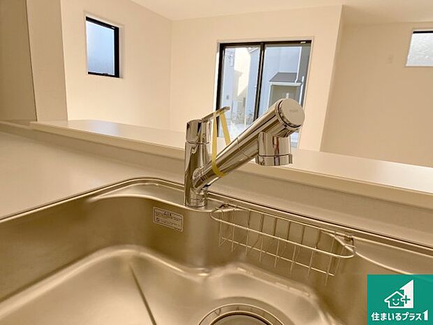 【キッチン水栓】浄水器を内蔵!炊飯時、お茶を作る時に安心してお水を使えます!お湯と冷水、浄水と原水、シャワーの切替えもワンタッチです!