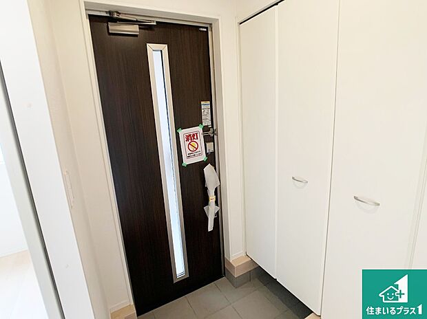 【玄関】シューズボックスにはたくさんの靴が収納できるので玄関周りはいつもスッキリ!ご家族が増えても安心!