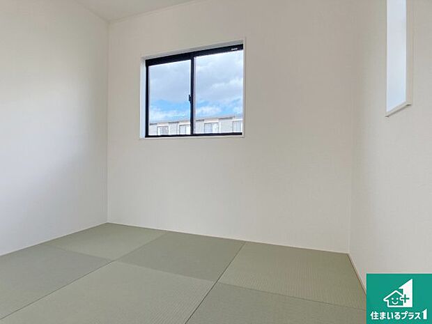 【和室】一室あると便利な和室は客間としてだけでなく、小さなお子様のプレイルームや食後のくつろぎスペースとしてもご利用いただけます。収納もついていますので大活躍間違いなし!