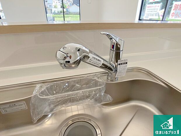 【キッチン水栓】浄水器を内蔵!炊飯時、お茶を作る時に安心してお水を使えます!お湯と冷水、浄水と原水、シャワーの切替えもワンタッチです!