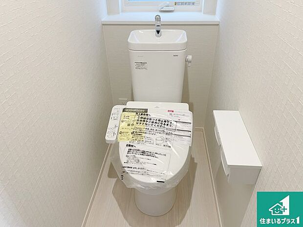 【トイレ】1・2階の2ヶ所にあるので、朝の忙しい時間の順番待ちもなく、深夜の利用にも大変便利です。