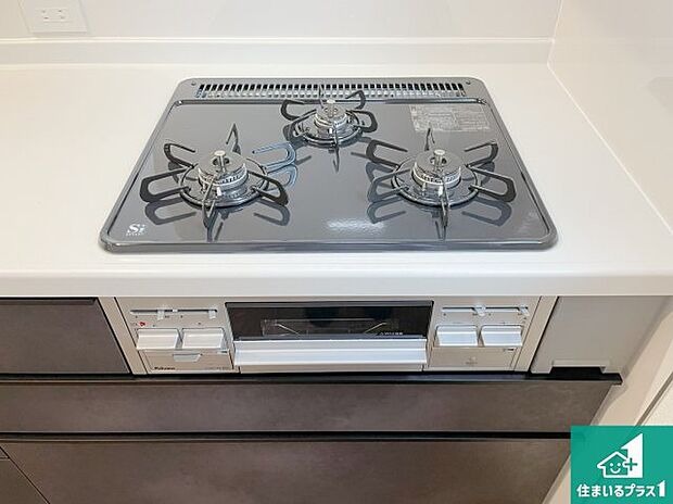【コンロ】ダブル高火力Ｓｉセンサー付きコンロ！３口あるので、まとめて料理をする時も大活躍！