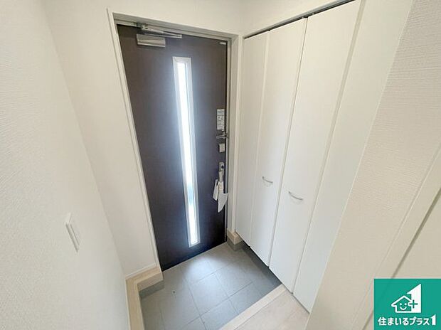 【玄関】シューズボックスにはたくさんの靴が収納できるので玄関周りはいつもスッキリ！ご家族が増えても安心！