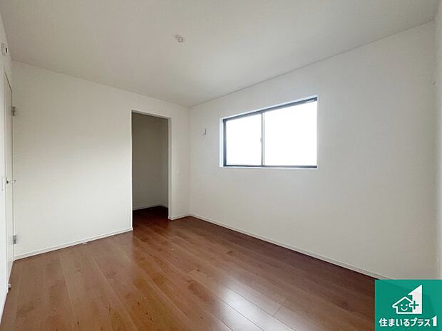 【洋室】収納スペースが充実しているので子供の成長に合わせてたくさん収納ができます！家族構成に合わせた様々な活用ができる収納！