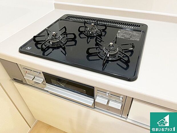 【コンロ】ダブル高火力Ｓｉセンサー付きコンロ！３口あるので、まとめて料理をする時も大活躍！