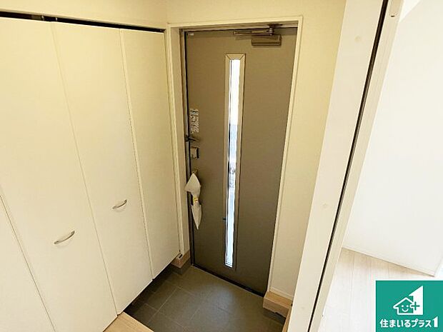 【玄関】シューズボックスにはたくさんの靴が収納できるので玄関周りはいつもスッキリ！ご家族が増えても安心！