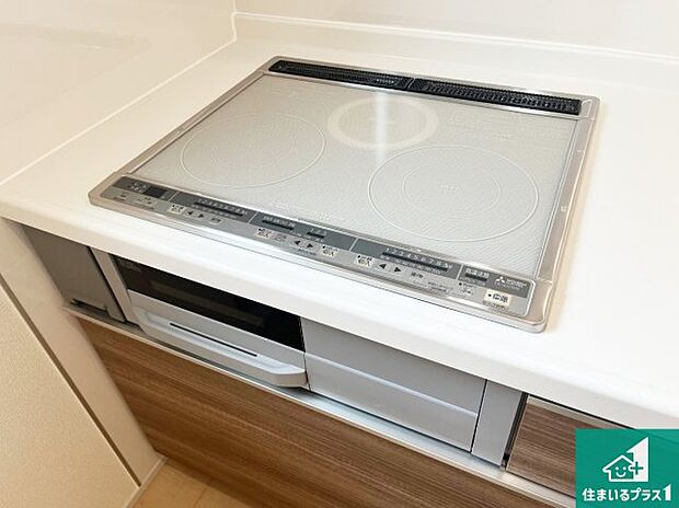 【コンロ】ダブル高火力Ｓｉセンサー付きコンロ！３口あるので、まとめて料理をする時も大活躍！