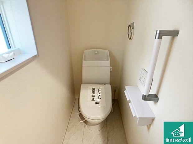 【トイレ】1・2階の2ヶ所にあるので、朝の忙しい時間の順番待ちもなく、深夜の利用にも大変便利です。