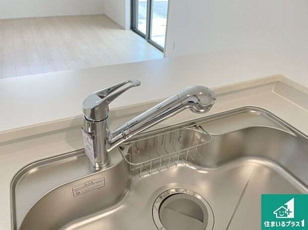 【キッチン水栓】浄水器を内蔵!炊飯時、お茶を作る時に安心してお水を使えます!お湯と冷水、浄水と原水、シャワーの切替えもワンタッチです!