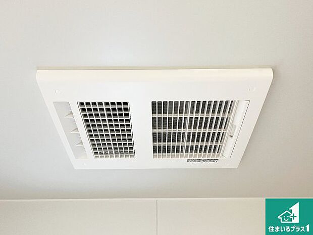 【浴室暖房乾燥機】四季を通して快適なバスライフをお手伝いする浴室暖房乾燥機!浴室の乾燥・暖房・涼風・換気はもちろん、24時間換気にも対応!