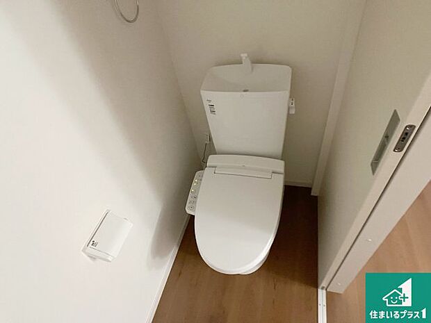 【トイレ】1・2階の2ヶ所にあるので、朝の忙しい時間の順番待ちもなく、深夜の利用にも大変便利です。