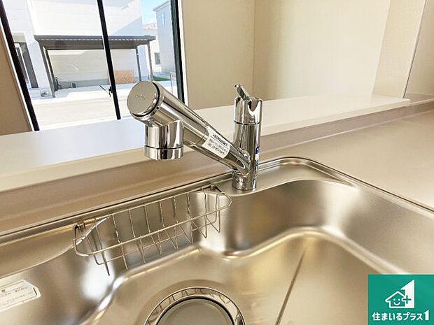 【キッチン水栓】浄水器を内蔵!炊飯時、お茶を作る時に安心してお水を使えます!お湯と冷水、浄水と原水、シャワーの切替えもワンタッチです!