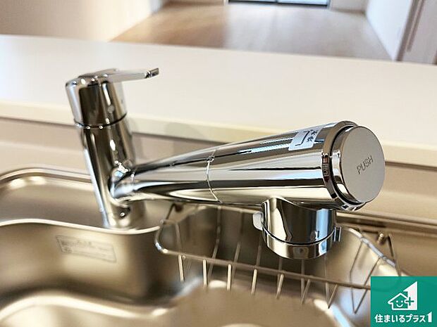 【キッチン水栓】浄水器を内蔵！炊飯時、お茶を作る時に安心してお水を使えます！お湯と冷水、浄水と原水、シャワーの切替えもワンタッチです！