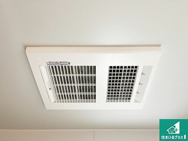 【浴室暖房乾燥機】四季を通して快適なバスライフをお手伝いする浴室暖房乾燥機!浴室の乾燥・暖房・涼風・換気はもちろん、24時間換気にも対応!