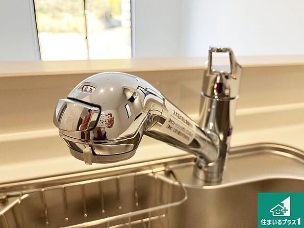 【キッチン水栓】浄水器を内蔵！炊飯時、お茶を作る時に安心してお水を使えます！お湯と冷水、浄水と原水、シャワーの切替えもワンタッチです！