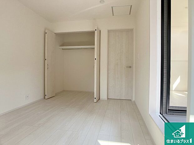 【洋室】収納スペースが充実しているので子供の成長に合わせてたくさん収納ができます!家族構成に合わせた様々な活用ができる収納!