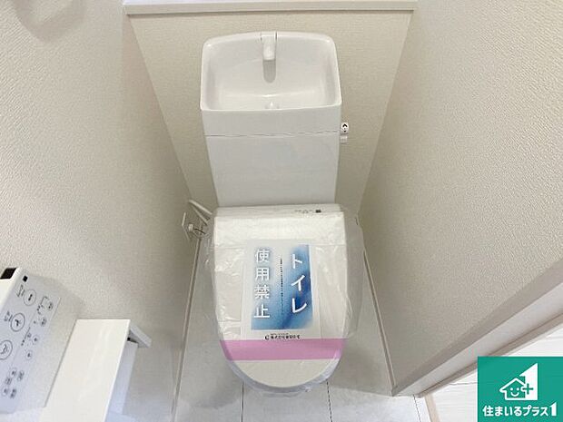 【トイレ】1・2階の2ヶ所にあるので、朝の忙しい時間の順番待ちもなく、深夜の利用にも大変便利です。