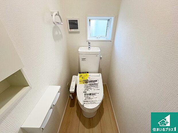 【トイレ】1・2階の2ヶ所にあるので、朝の忙しい時間の順番待ちもなく、深夜の利用にも大変便利です。