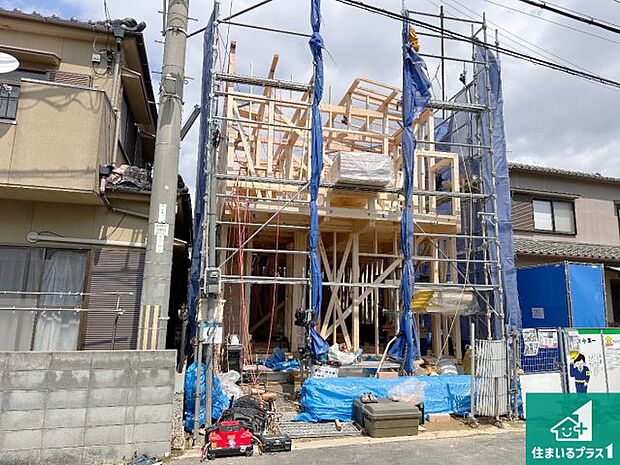 【外観】周辺は落ち着いた街並みの住宅地！子育てがしやすい住環境です！まだ未完成ですが、現地でしかわからない事もございます。是非一度ご覧ください。